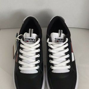 Tommy Hilfiger Men’s Black Braxton Lightweight Tra